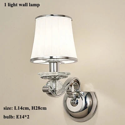 lustre chromé moderne à abat-jours blancs