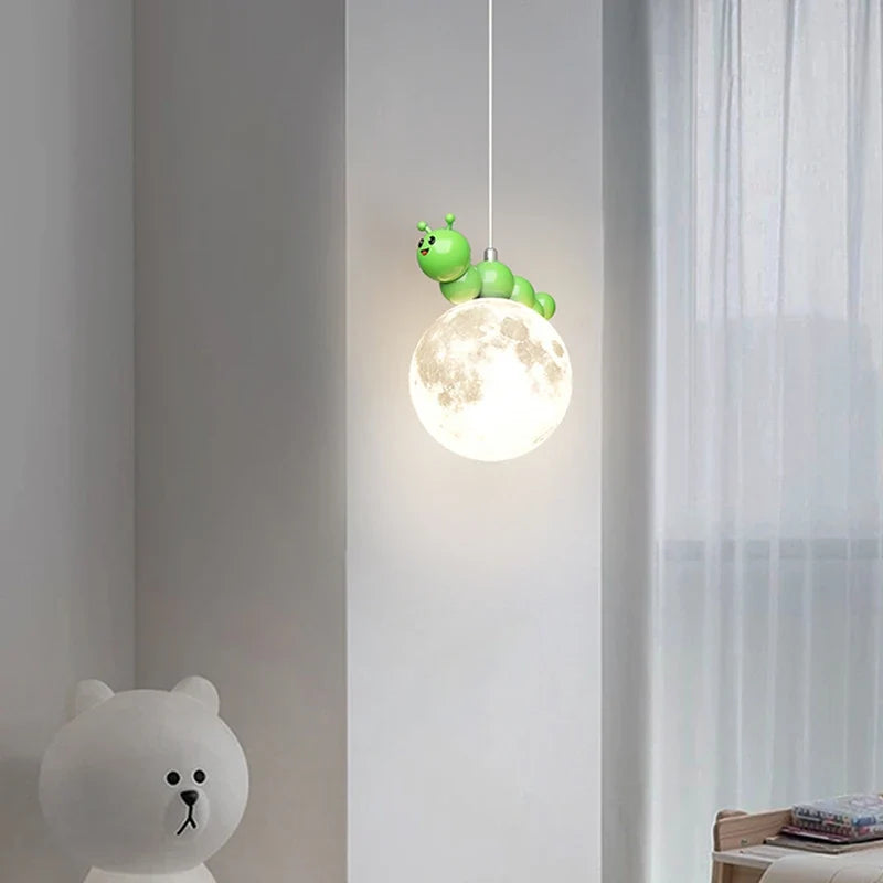 lustre enfant moderne dessin animé chenille planète créatif