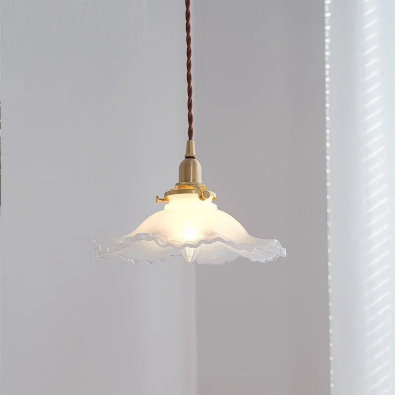 suspension en verre et laiton design nordique vintage