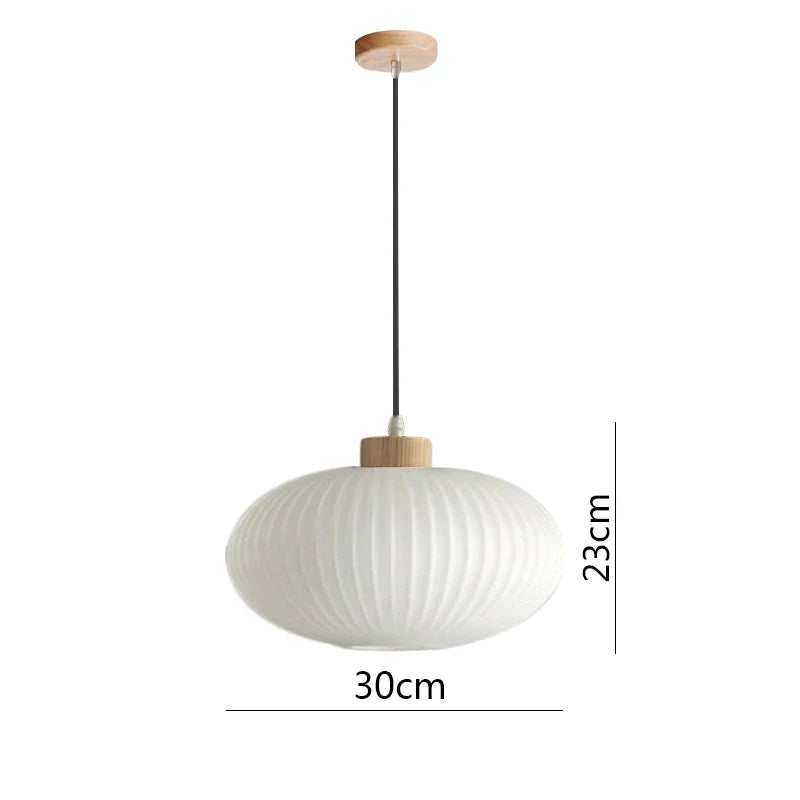 suspension en verre avec décor nordique en bois