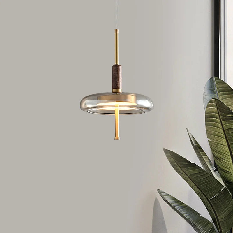 Suspension soucoupe en verre fumé et disque en laiton — Baume