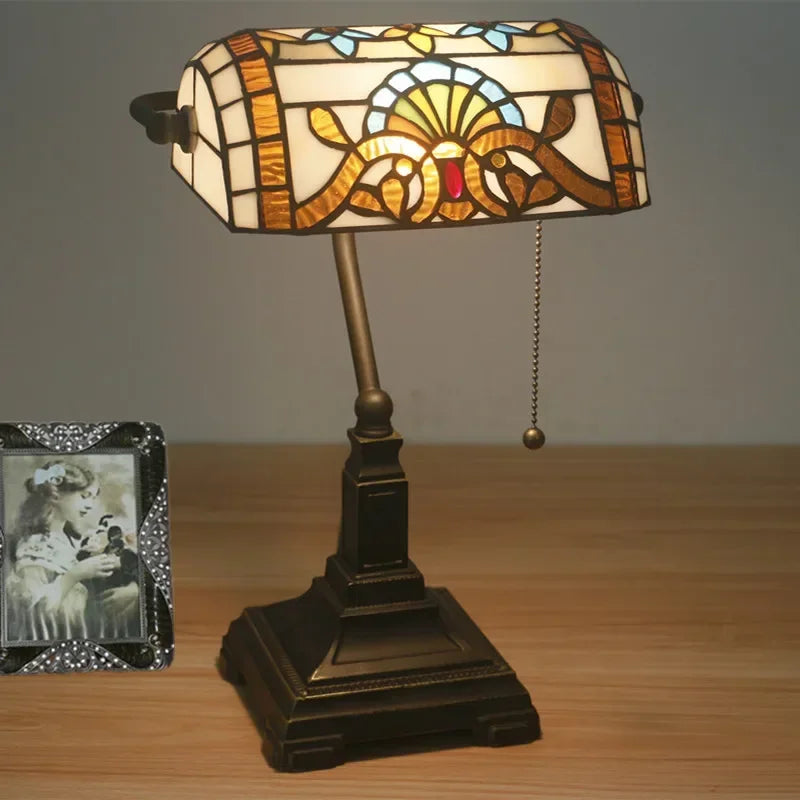 lampe à poser rétro nordique en verre teinté décor baroque méditerranéen