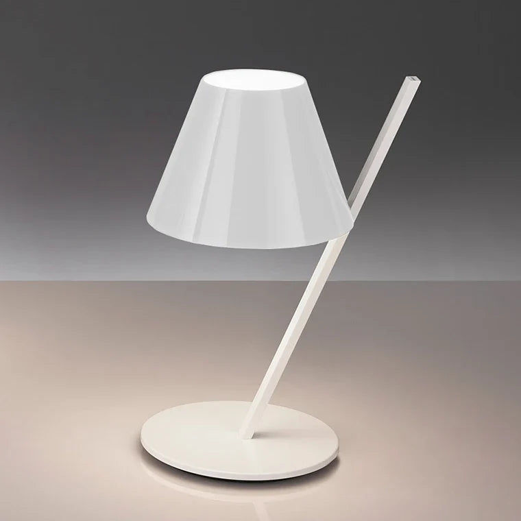 lampe de bureau design italienne pour intérieur moderne