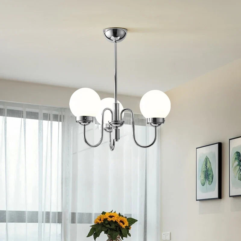 suspension minimaliste en verre et fer pour intérieur médiéval