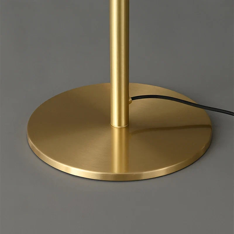 lampadaire minimaliste pour lecture et étude