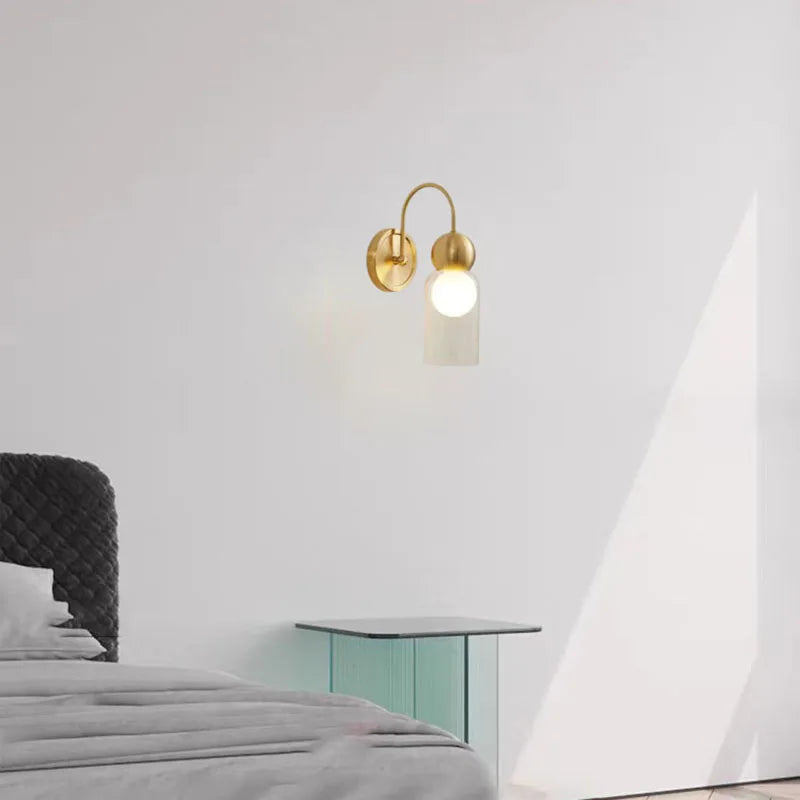 applique murale moderne en verre et cuivre pour escaliers allée