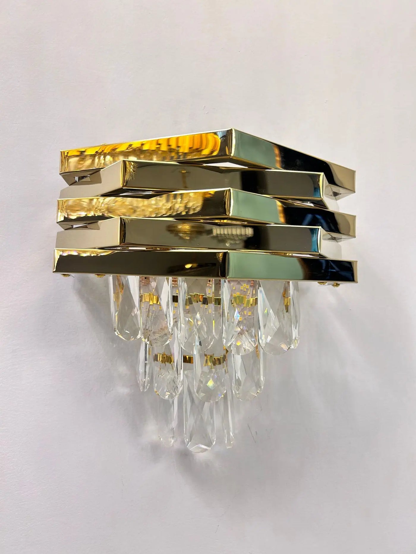 Modern Luxury Creative Living Room LED Pendant Light Nordic Restaurant Crystal Light Bar Counter Decorative Light Fixture
