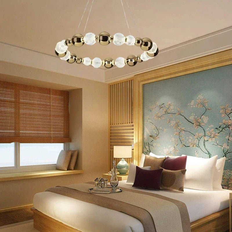 lustre led boule acrylique avec anneau doré et fils réglables
