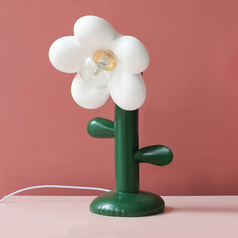 lampe à poser design en résine pour un éclairage chaleureux