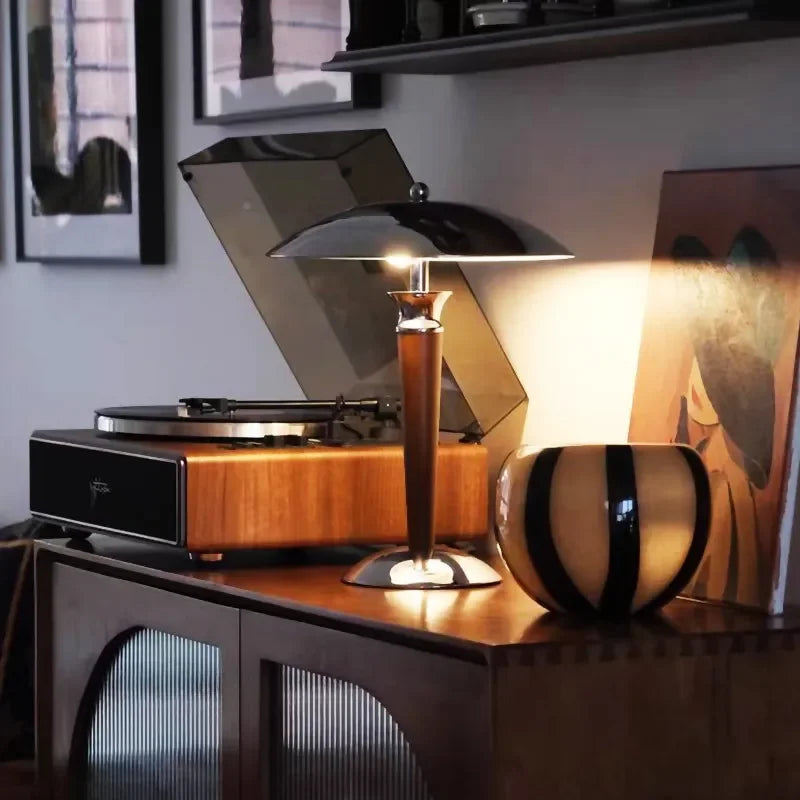 lampe de bureau nordique en bois avec abat-jour chromé