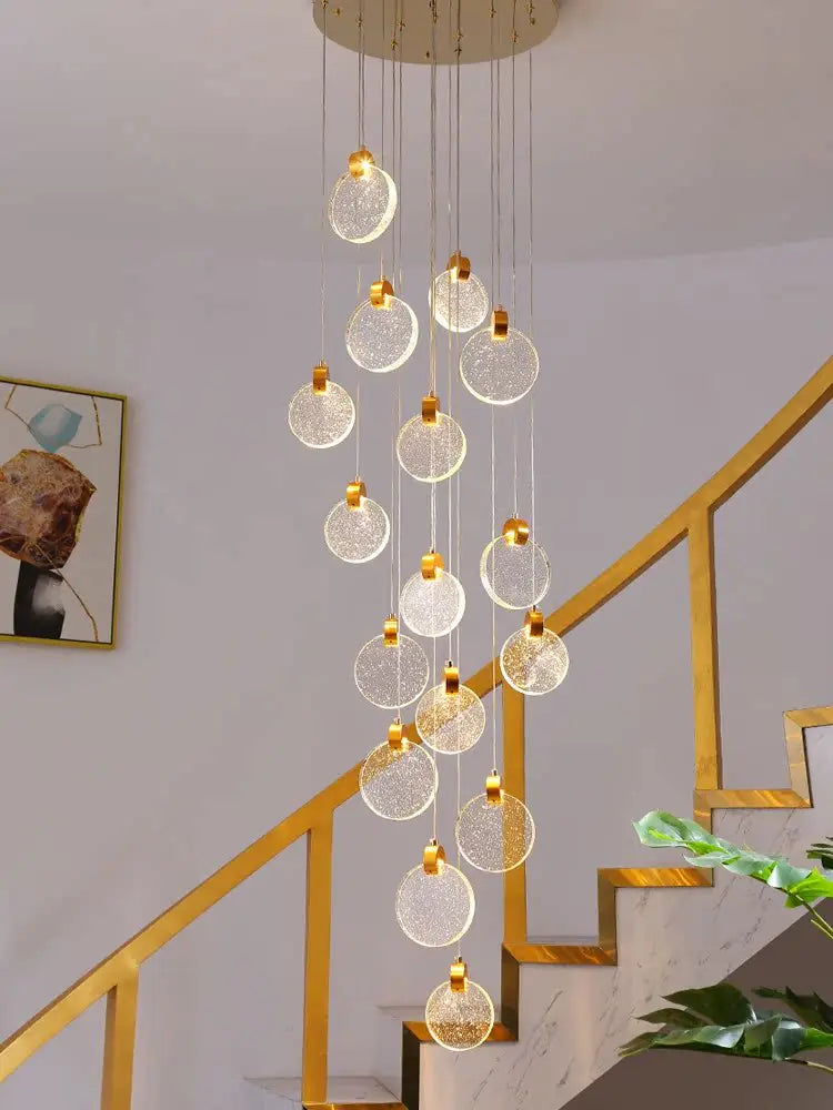 Lustre cascade à globes de verre pour cage d'escalier — Bétoine