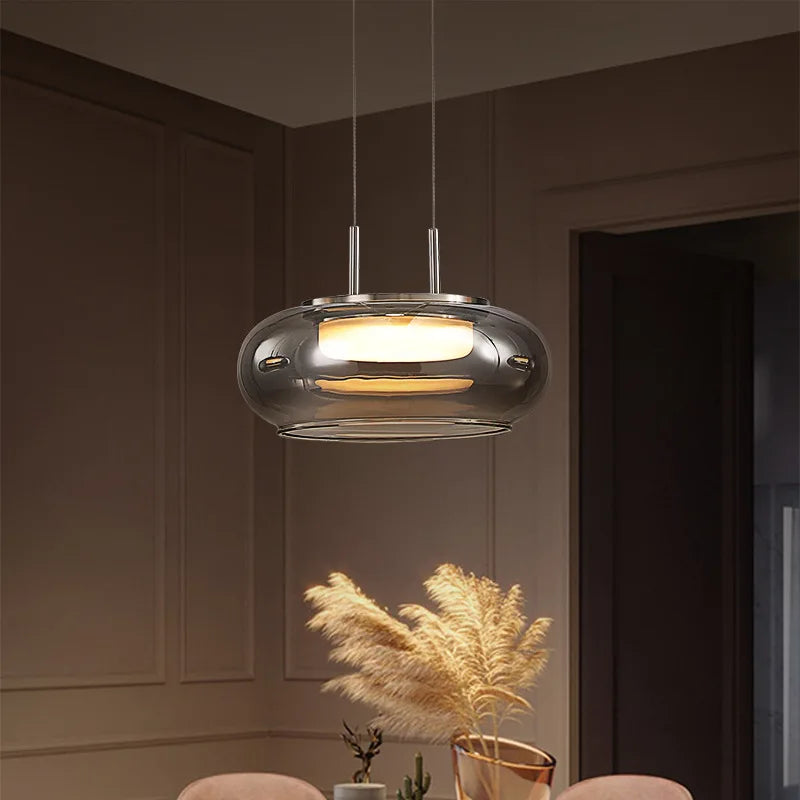 Suspension en verre fumé gris en forme de galet aplati — Bisquine