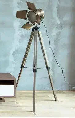 lampe de sol industrielle en bois avec trépied vintage à charnière