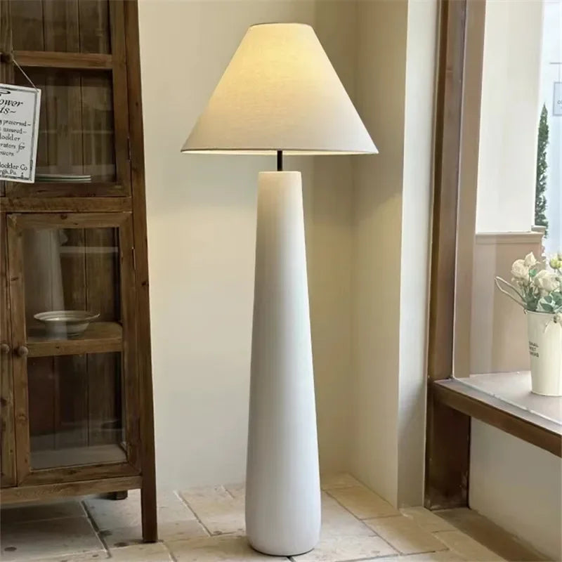lampe de lecture sur pied style wabi sabi en forme de champignon