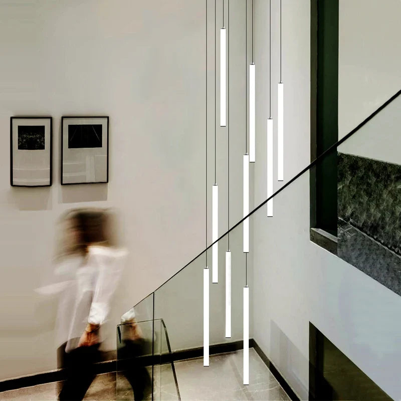 lustre long tube moderne pour villa nordique et hall d'exposition