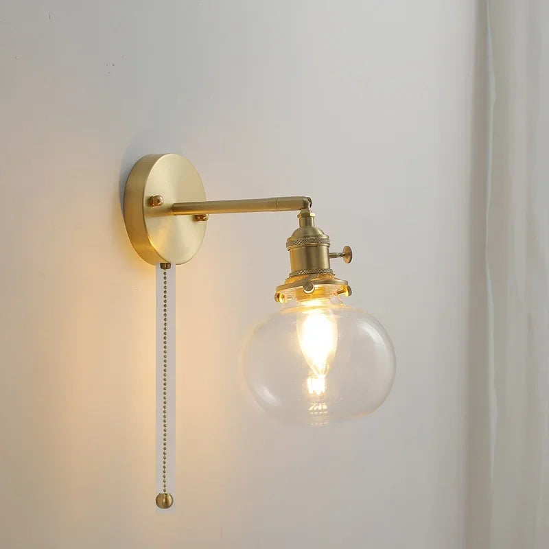applique murale moderne avec chaîne de traction et boule de verre