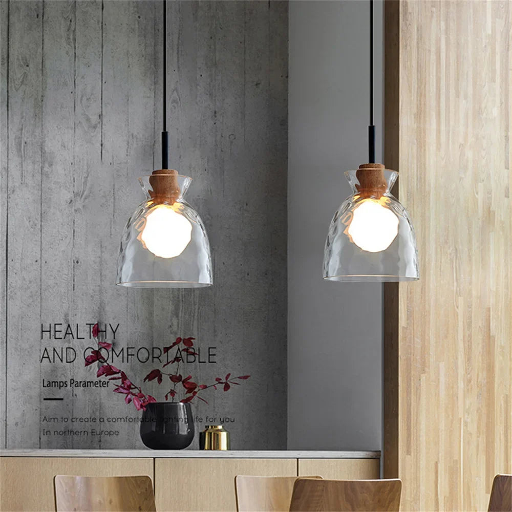 Suspension cloche en verre strié et capuchon en bois — Bergamote