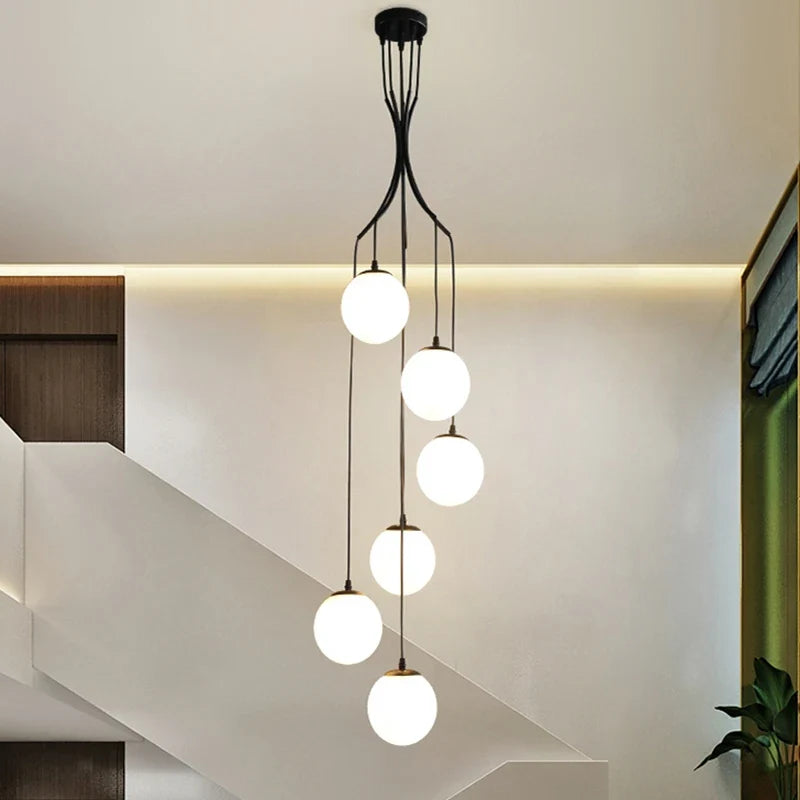 lustre nordique avec lampes de boule en verre laiteux suspendues