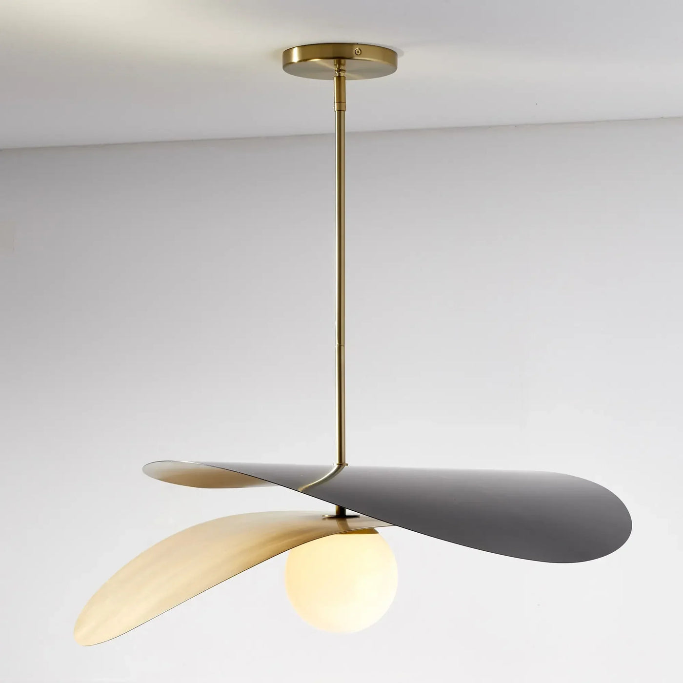 suspension haut de gamme en métal et verre style design artistique