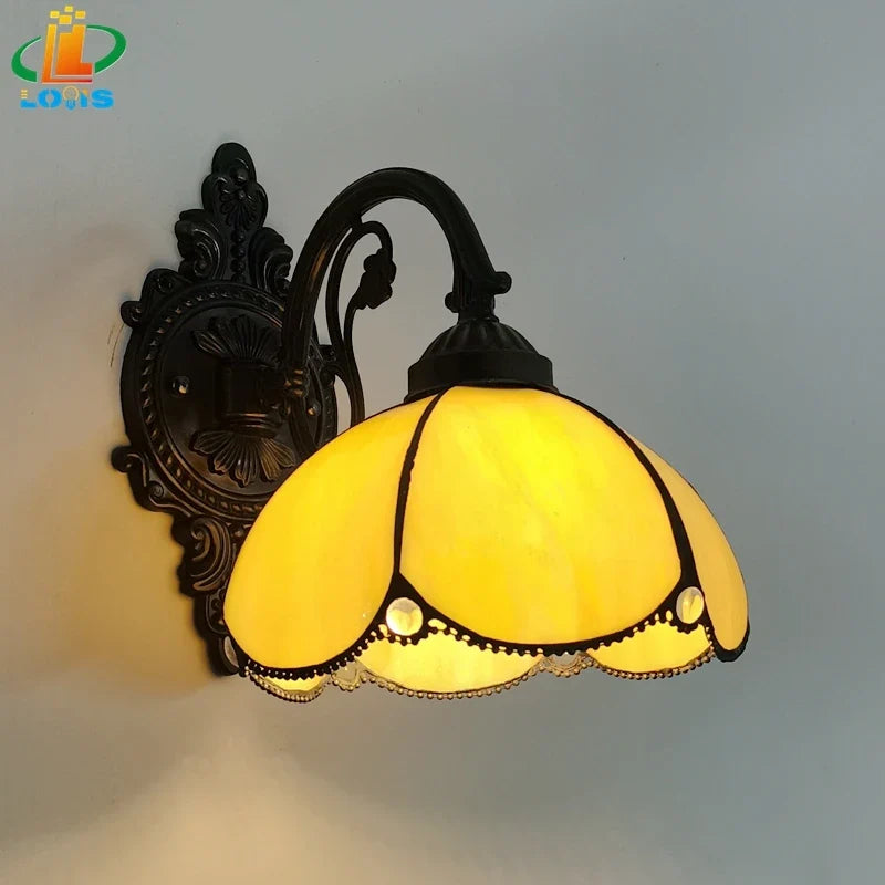 applique murale en verre courbé style méditerranéen pour intérieur chaleureux