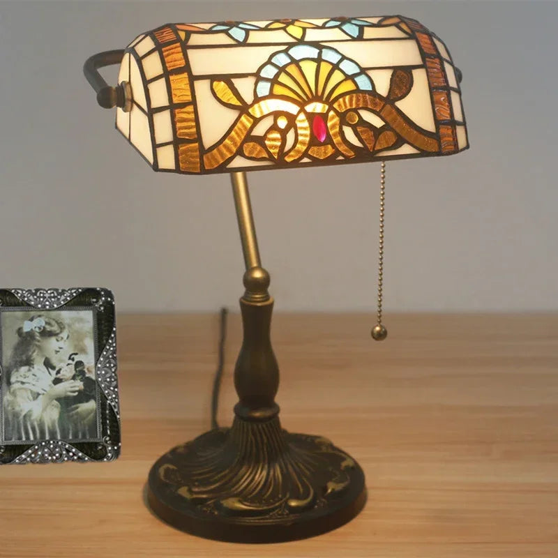 lampe à poser rétro nordique en verre teinté décor baroque méditerranéen