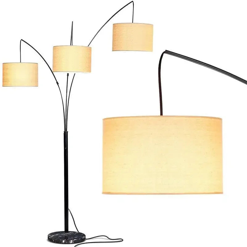 Lampadaire design avec plusieurs abat-jours suspendus