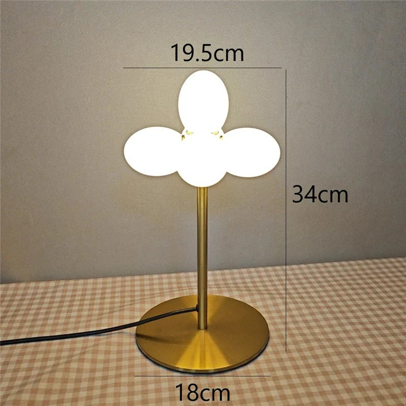 lustre minimaliste en verre design moderne pour intérieur élégant