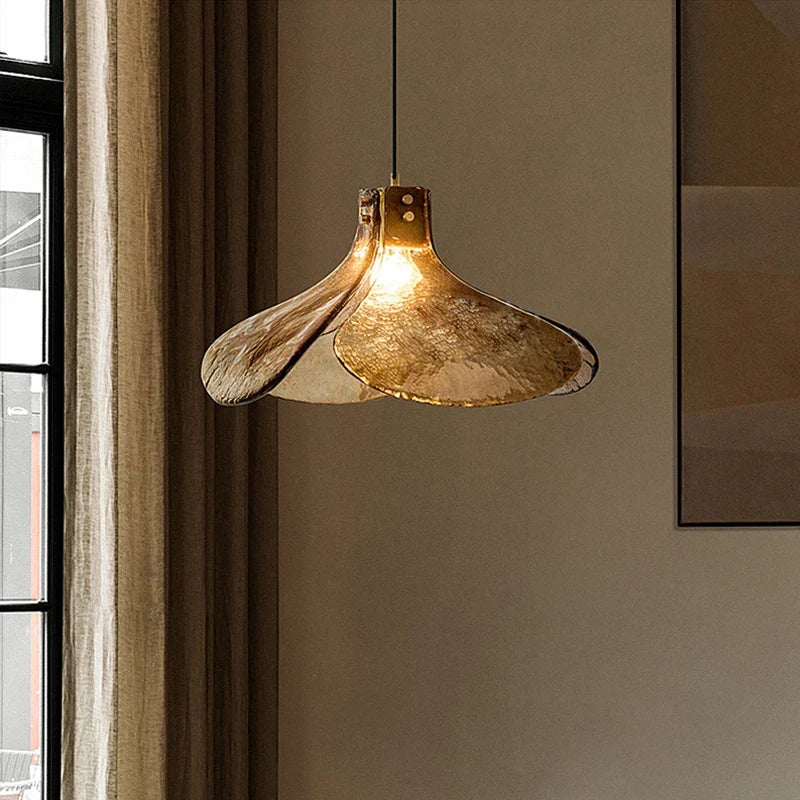 lustre rétro en verre en forme de fleur pour ambiance élégante
