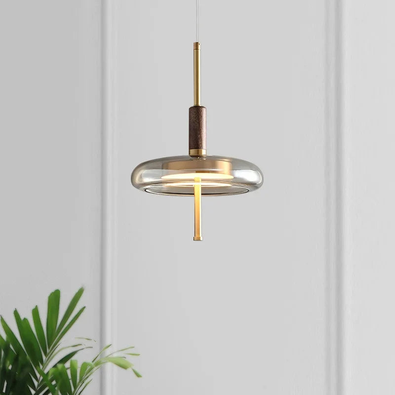 Suspension soucoupe en verre fumé et disque en laiton — Baume