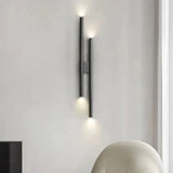 applique murale moderne en laiton noir et cuivre avec lumière naturelle