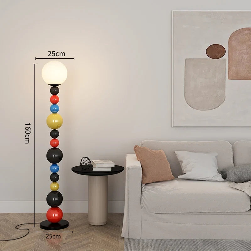 lampadaire moderne à perles colorées et abat-jour en verre