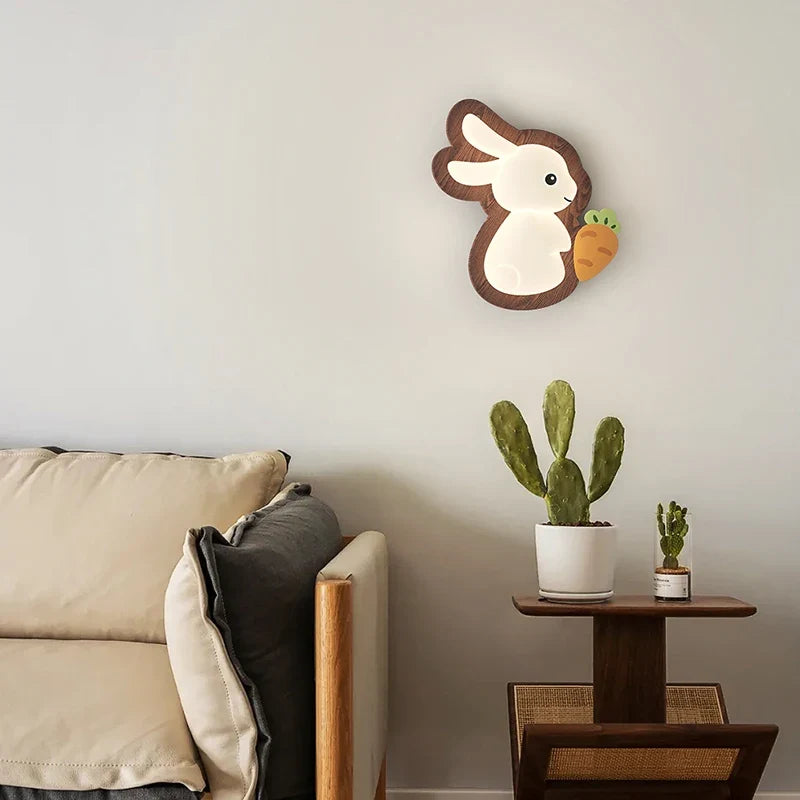 lampe de chevet wabi-sabi japonaise avec base en bois et lapin dessiné pour enfants