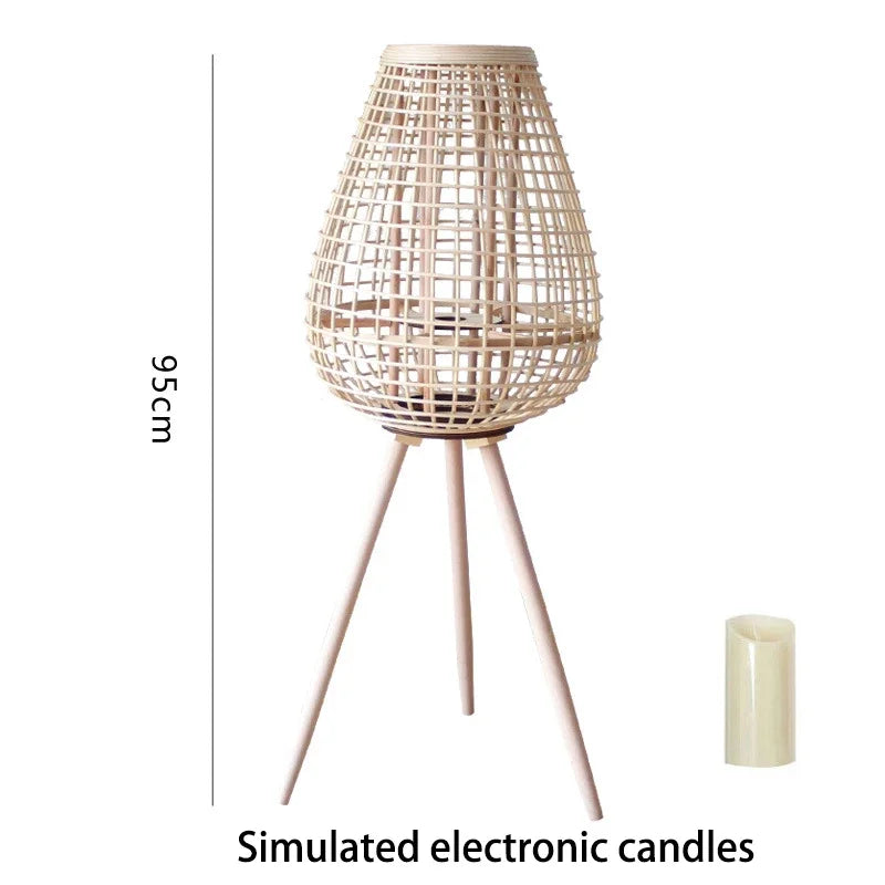 lampadaire en rotin avec chandelier et bougie électronique décorative