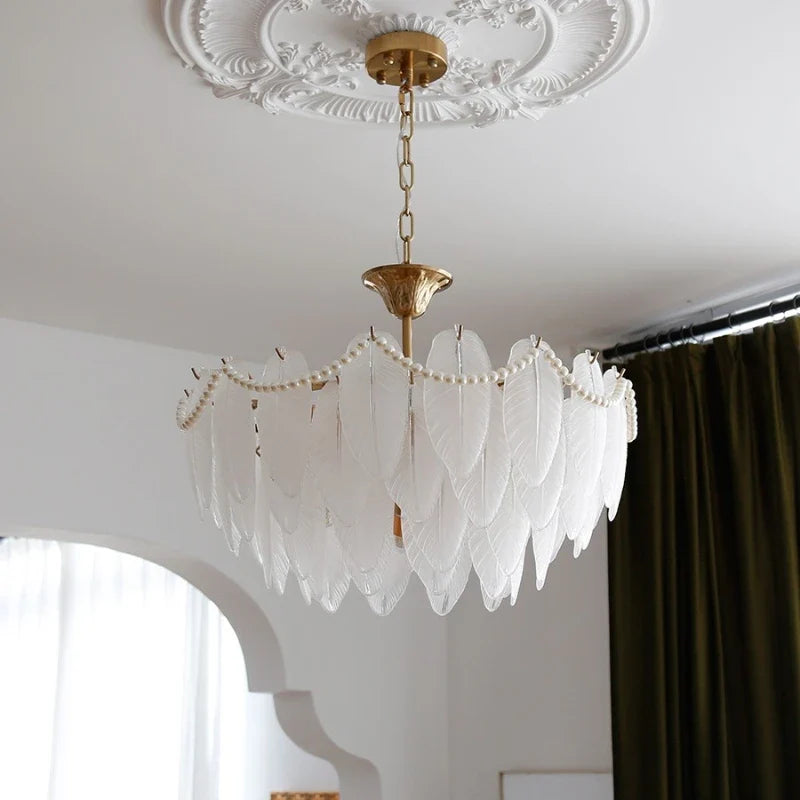 plafonnier de luxe en verre et plumes pour un éclairage décoratif intérieur