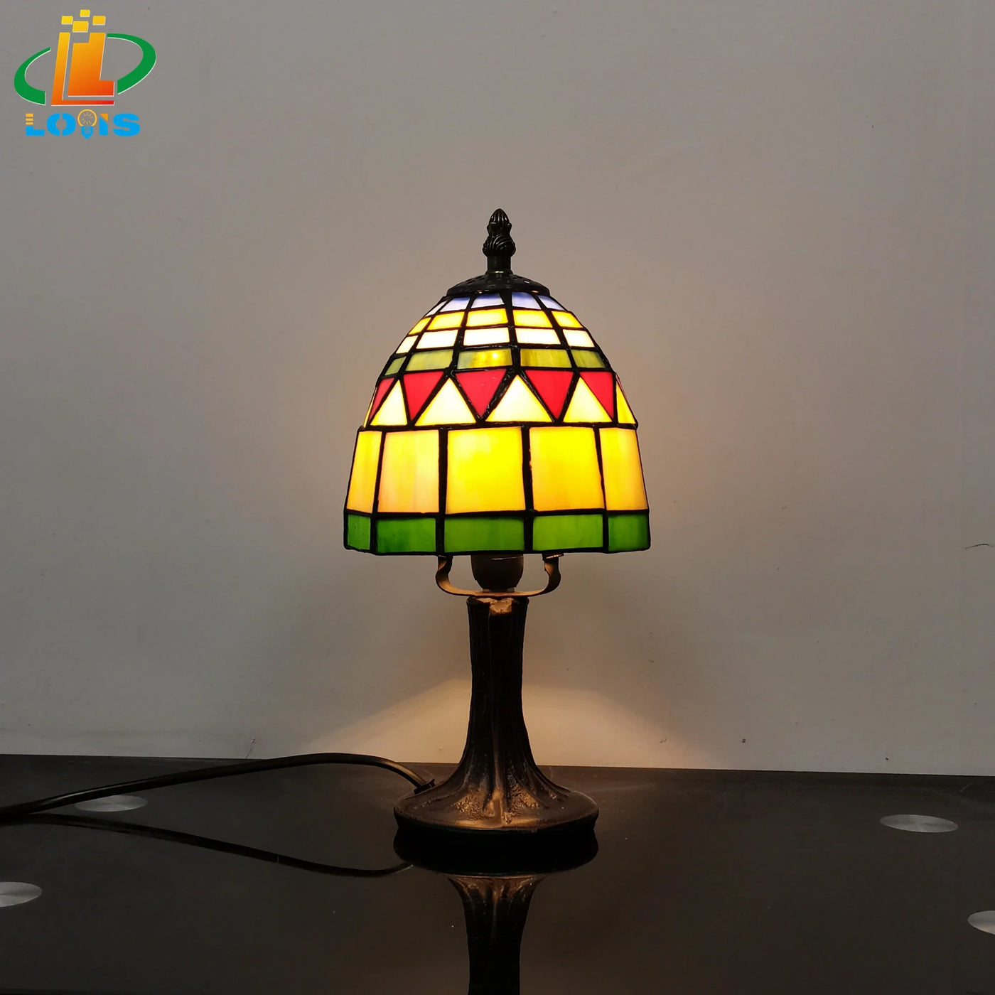 lampe de chevet en verre teinté style tiffany pour décoration élégante
