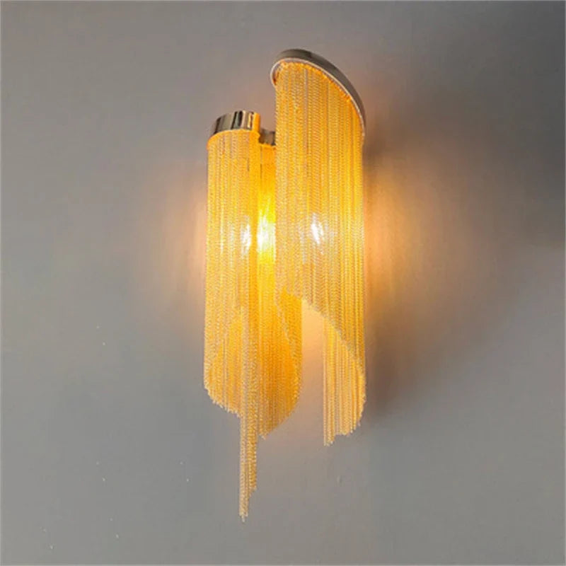 applique murale moderne élégante avec chaînes en aluminium pour décoration intérieure