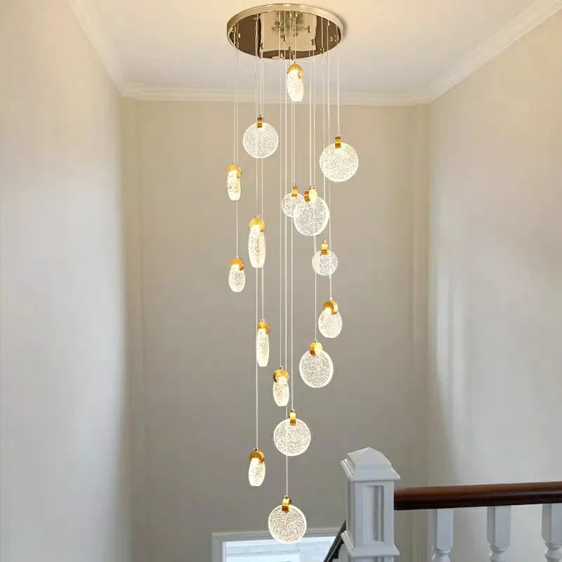 Lustre cascade à globes de verre pour cage d'escalier — Bétoine
