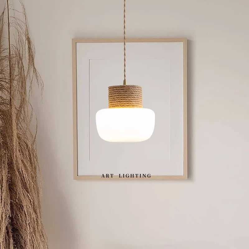 Suspension en verre opalin blanc coiffée de bois clair — Badiane