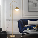 lampadaire rétro doré design nordique pour intérieur élégant