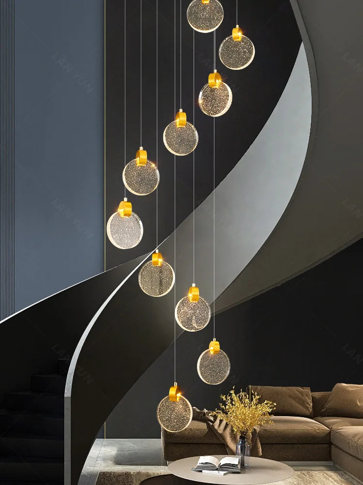 Lustre cascade à globes de verre pour cage d'escalier — Bétoine