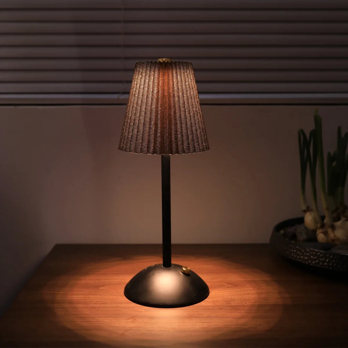 LED Nordic pleated desk lamp charging touch adjustable night light, bedroom sleep light, bar coffee shop decorative light