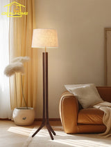 lampadaire médiéval en bois massif wabi-sabi design vintage pour intérieur