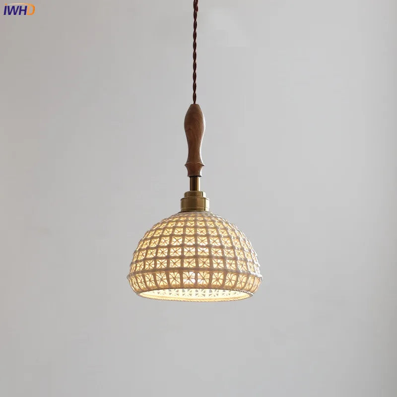 Suspension style japonais en céramique et bois de frêne vintage