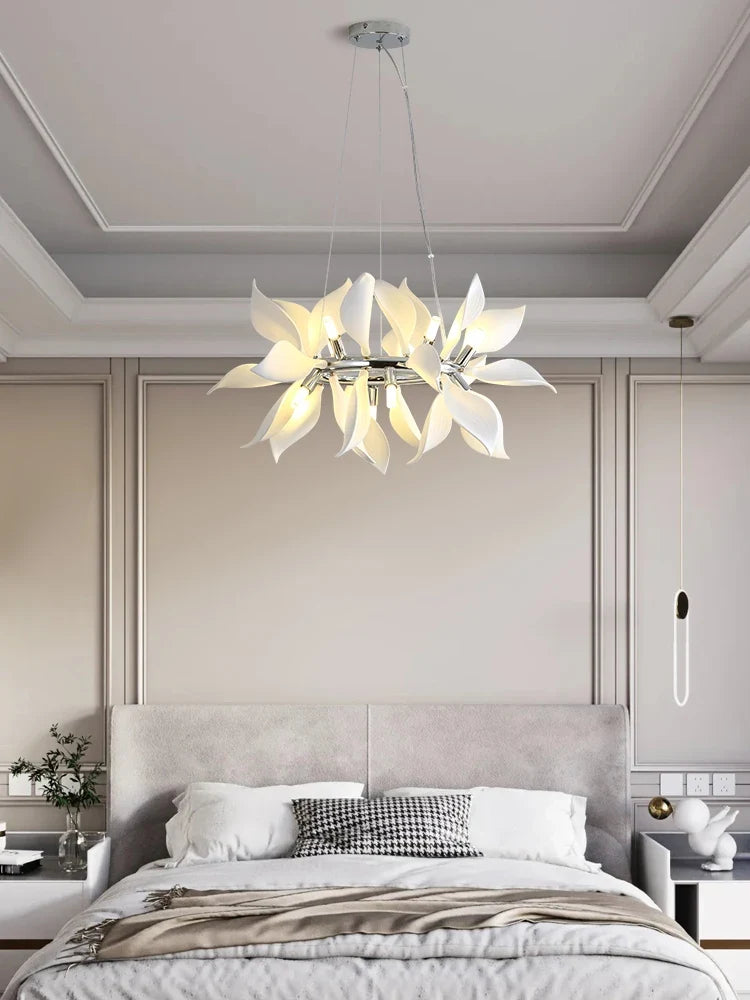 lustre carré en céramique avec pétales de fleurs suspendu