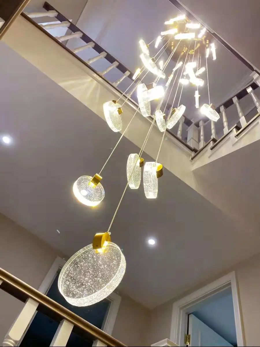 Lustre cascade à globes de verre pour cage d'escalier — Bétoine