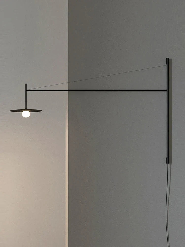 Applique murale industrielle minimaliste à bras oscillant