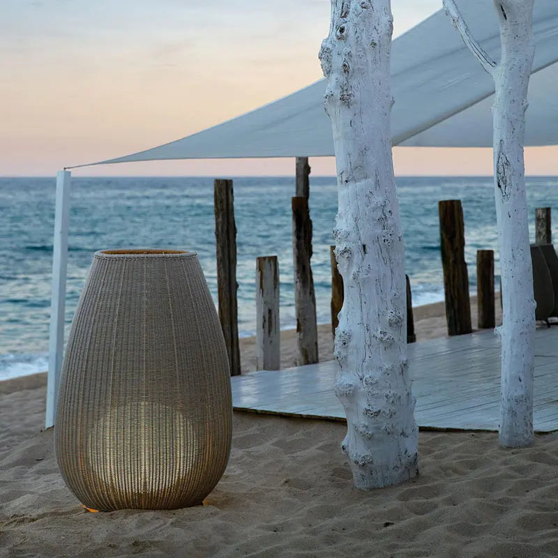 Lampe solaire d'extérieur tissée en rotin