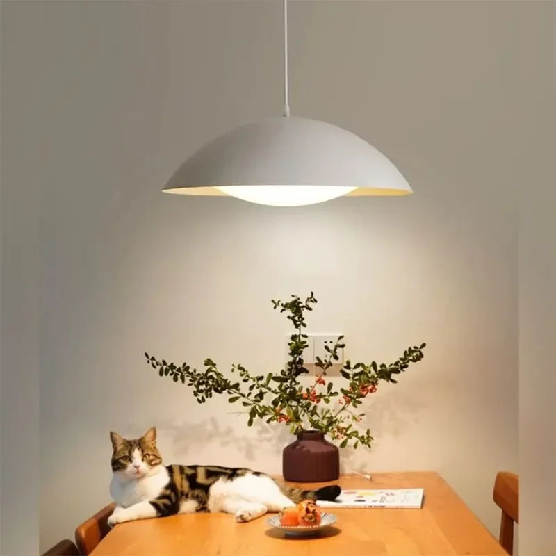 suspension moderne en fer minimaliste pour intérieur