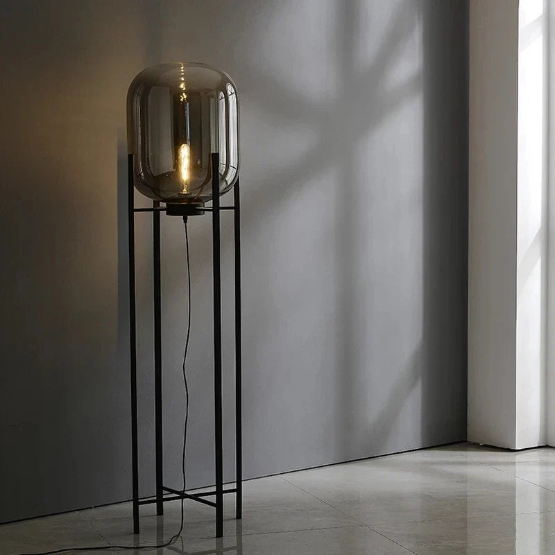lampadaire post-moderne simple avec verre de cognac