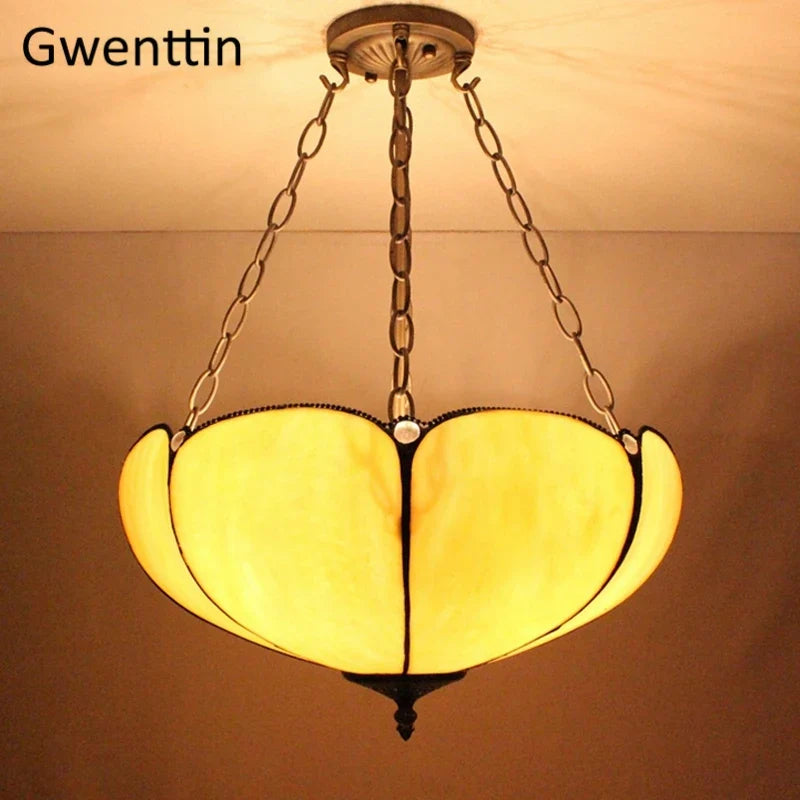 lustre tiffany en verre teinté pour décoration intérieure
